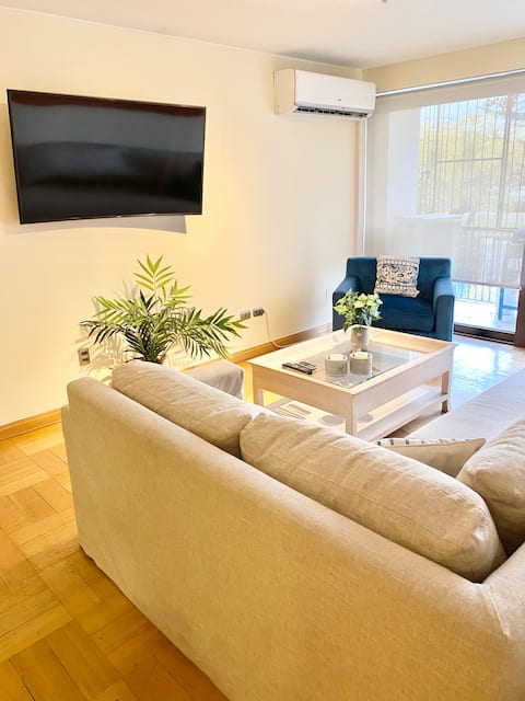 Top Airbnb: Cozy apt, Apoquindo, best location, subway (32 ft) in Santiago