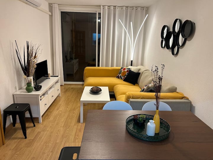 Charming Beach Condo, Pool, Aircon, Parking - Sant Boi de Llobregat
