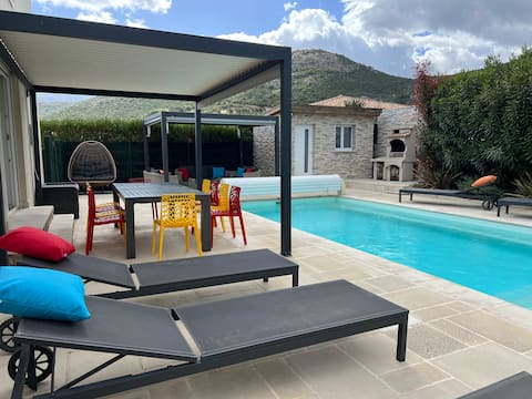 180 m² air-conditioned villa, Wi-Fi, 30° heated pool