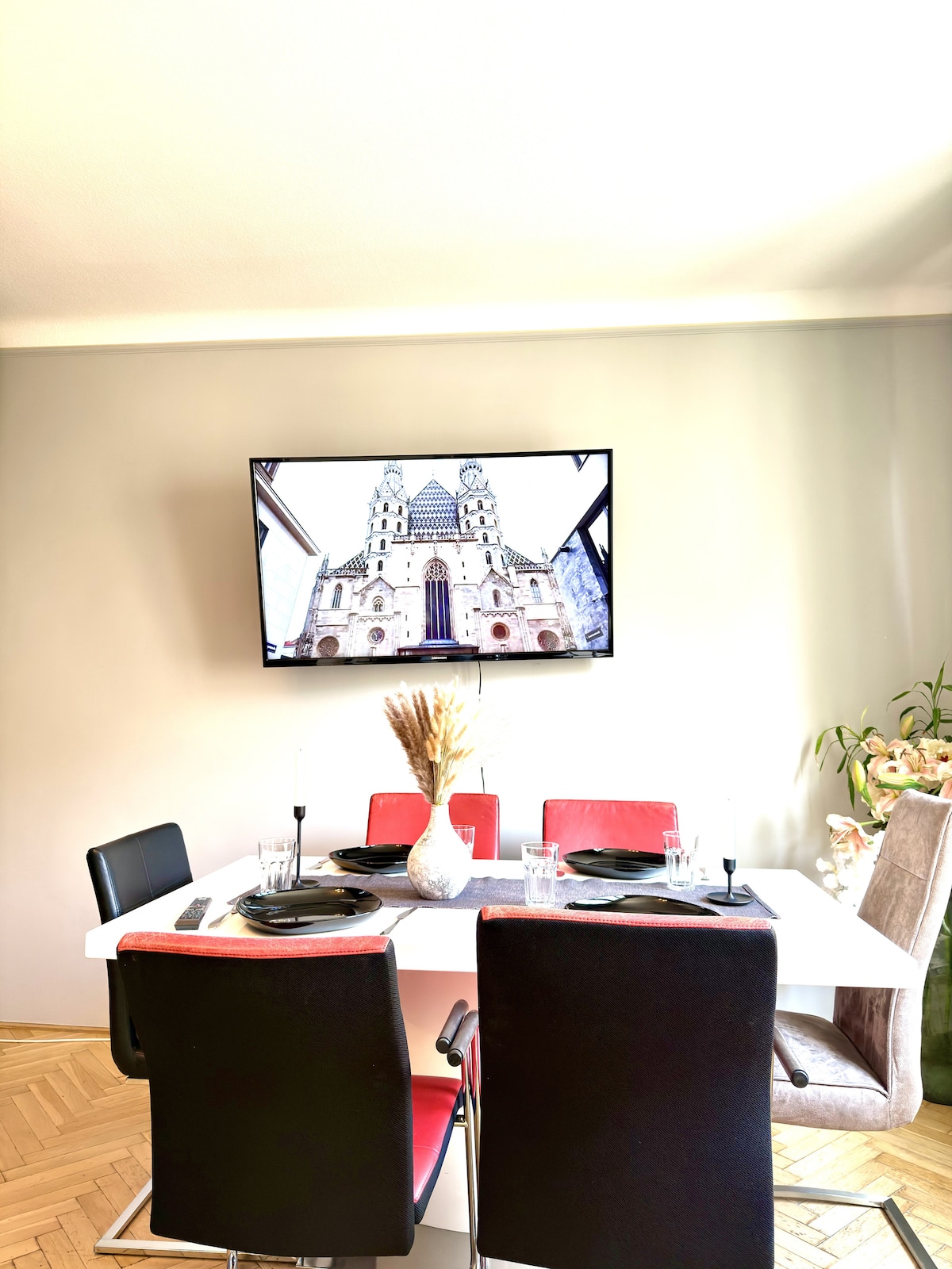 Living room image 11