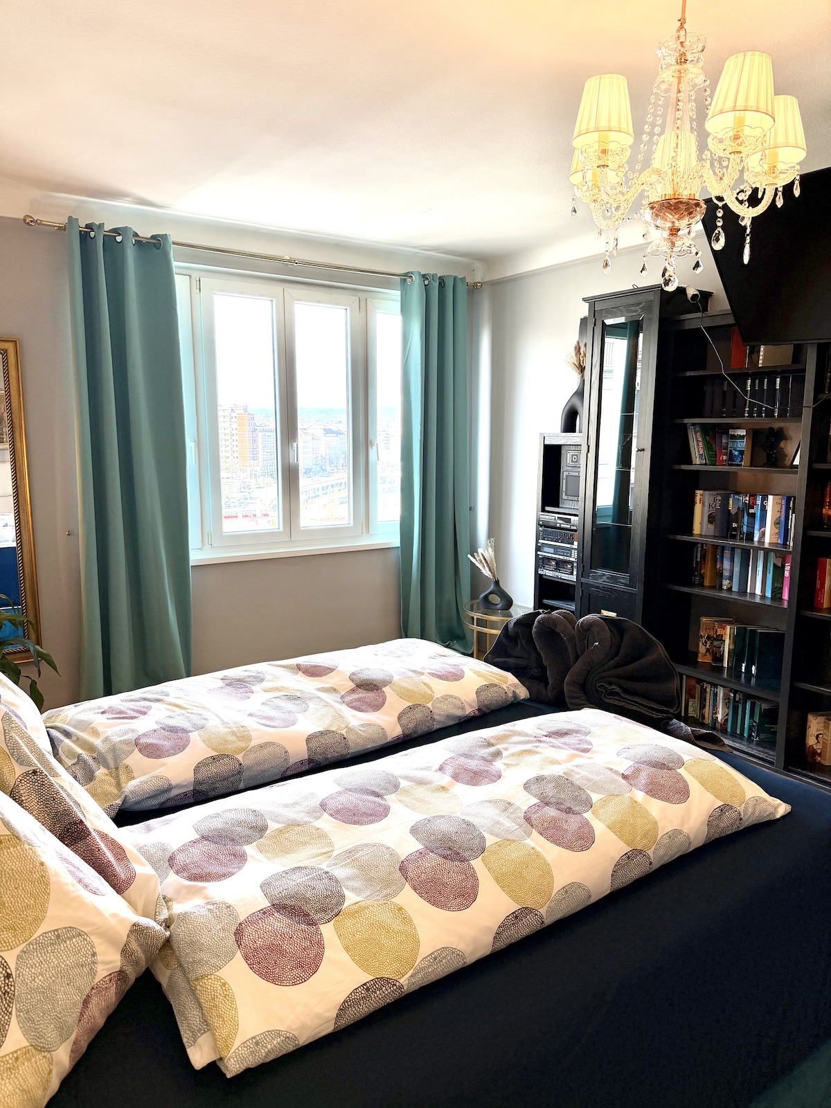 Bedroom 1 image 3