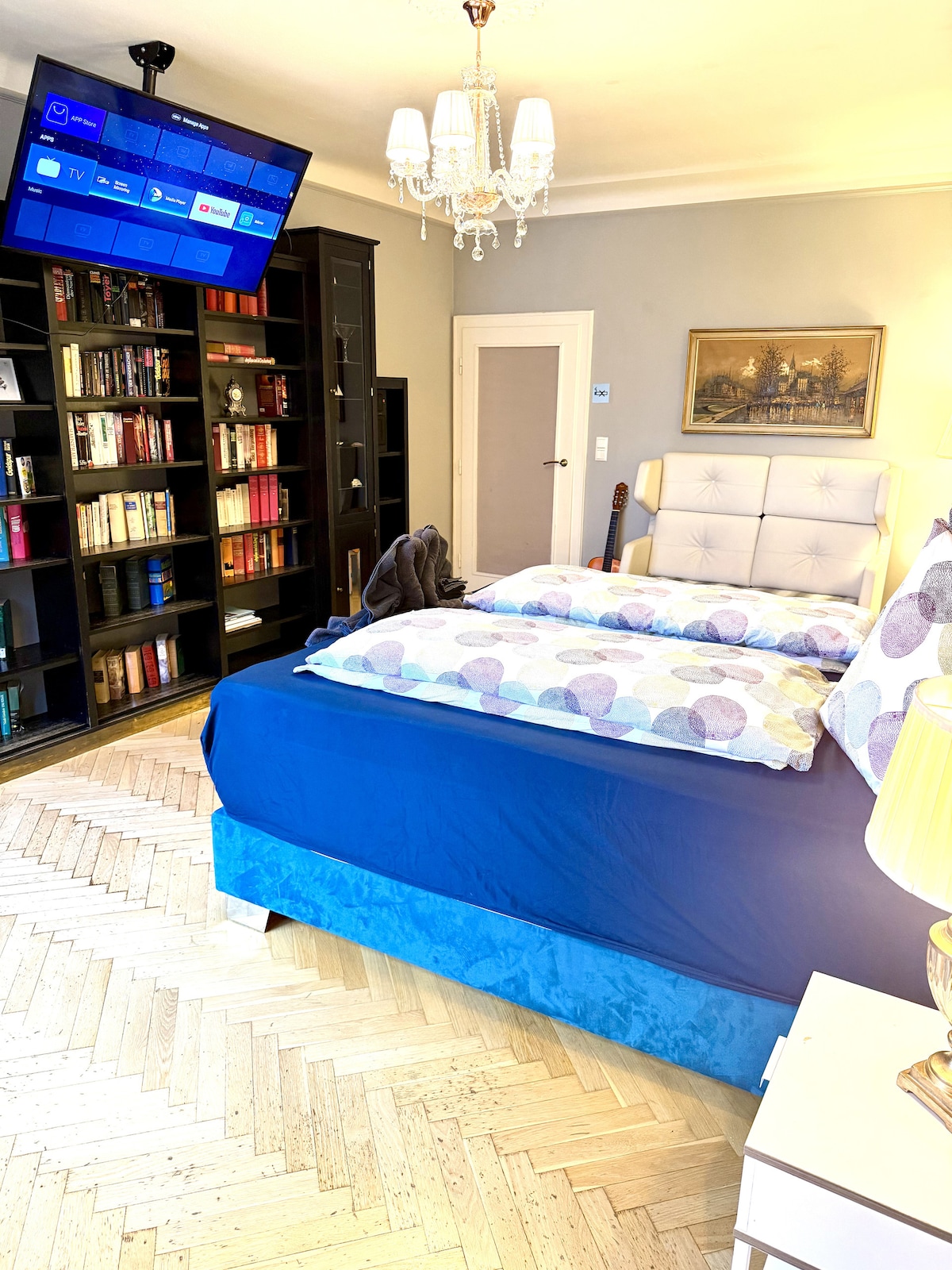 Bedroom 1 image 4
