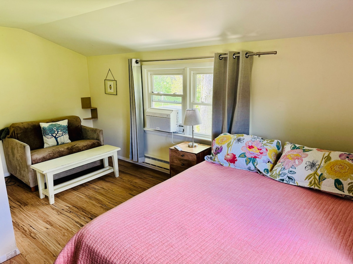 Bračni krevet (160x200) i sklopivi kauč za dvije osobe