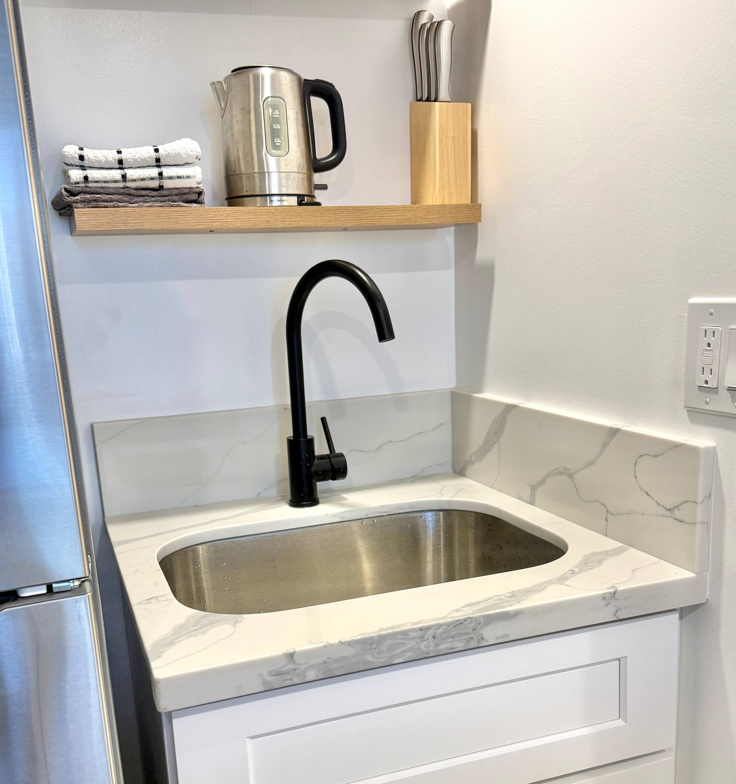 Condo in Honolulu · ★4.84 · 1 bedroom · 2 beds · 1 private bath - Image 7