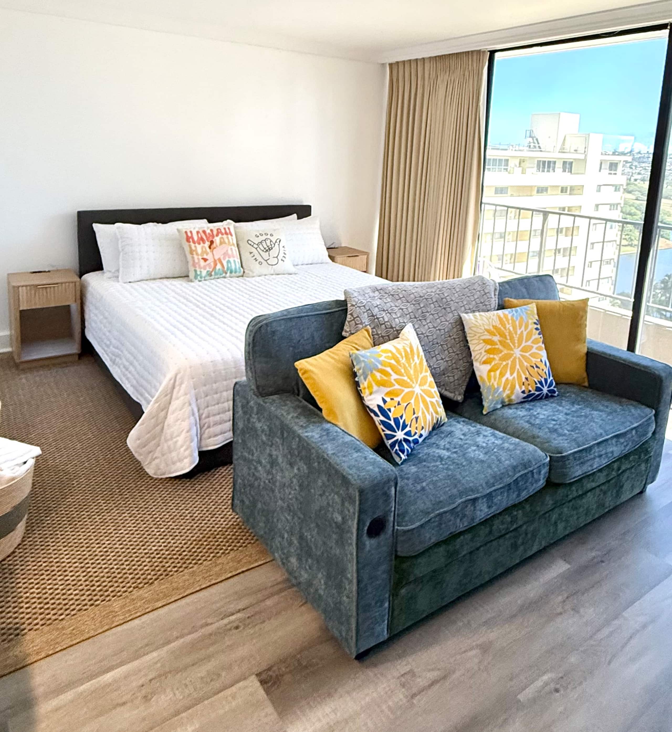 Condo in Honolulu · ★4.84 · 1 bedroom · 2 beds · 1 private bath - Image 2