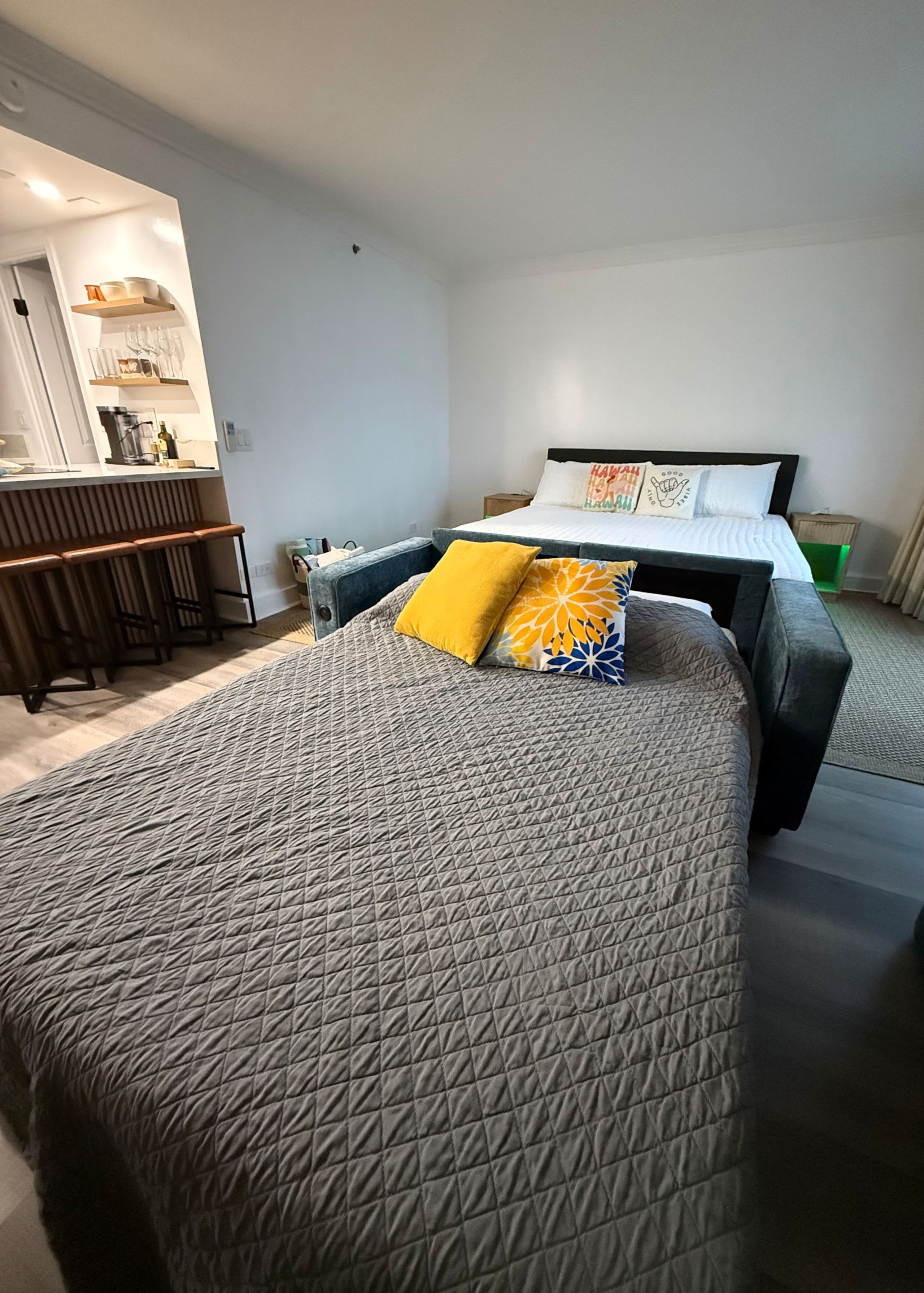 Condo in Honolulu · ★4.84 · 1 bedroom · 2 beds · 1 private bath - Image 16