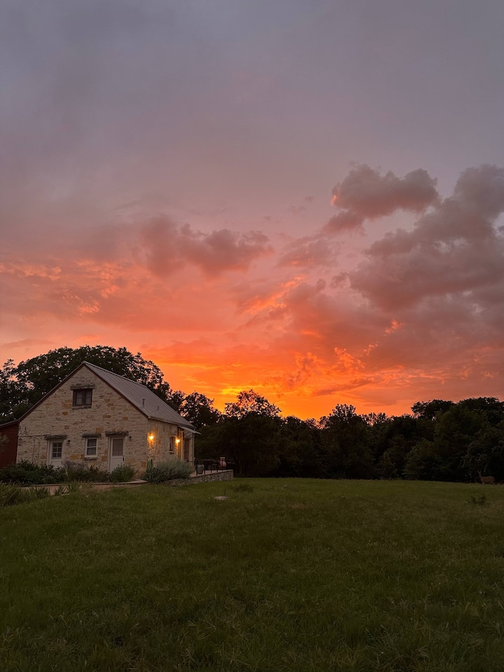 The Rock House, In Town But Feels Like Country - Fredericksburg, TX