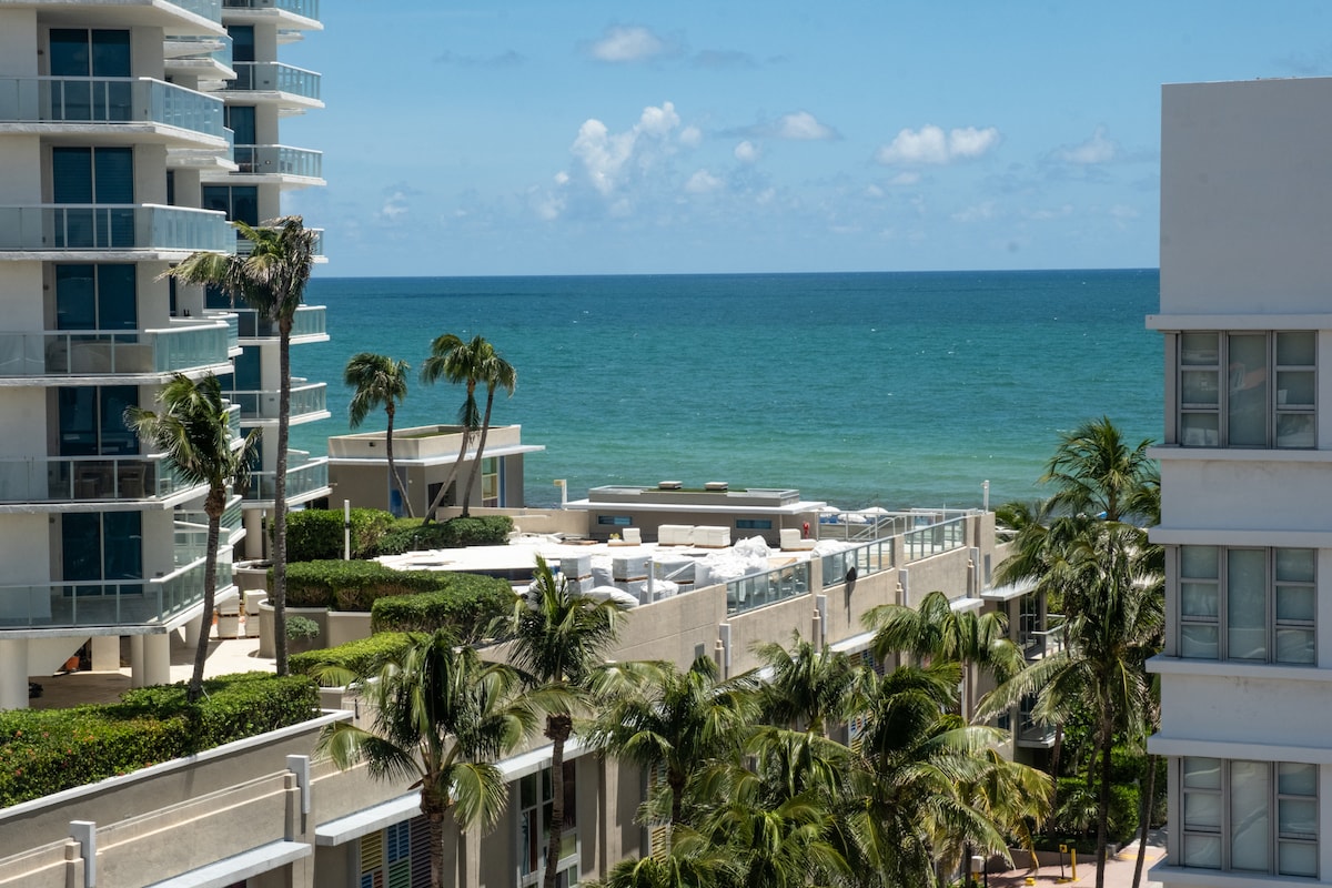 Upscale, 2 Queen Beds, Pool, Sundeck, Beach Across