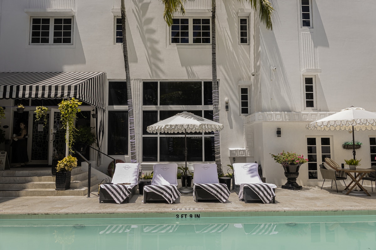 Upscale, 2 Queen Beds, Pool, Sundeck, Beach Across