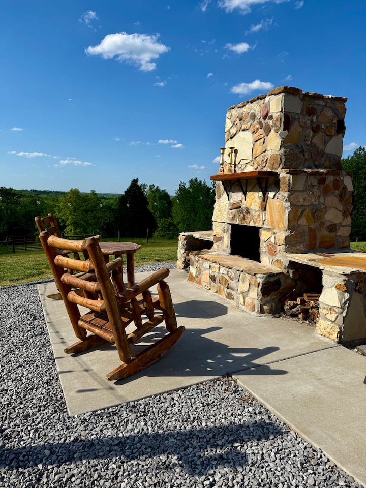 Cabin On Scenic Farm - Kentucky Lake