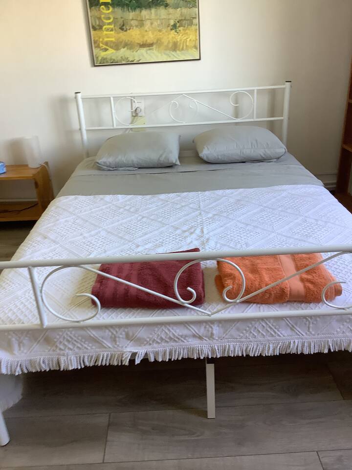 Lit 140 cm x190 cm