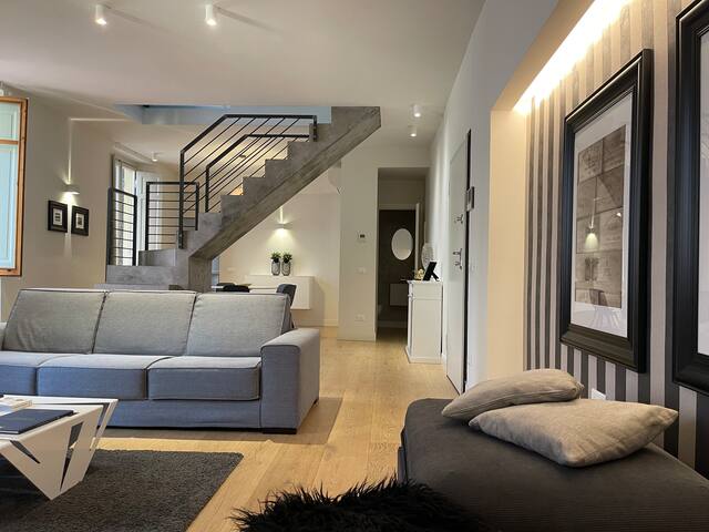 HSH DUOMO – luxury new 130sqm apt – elevator/lift gallery image 5