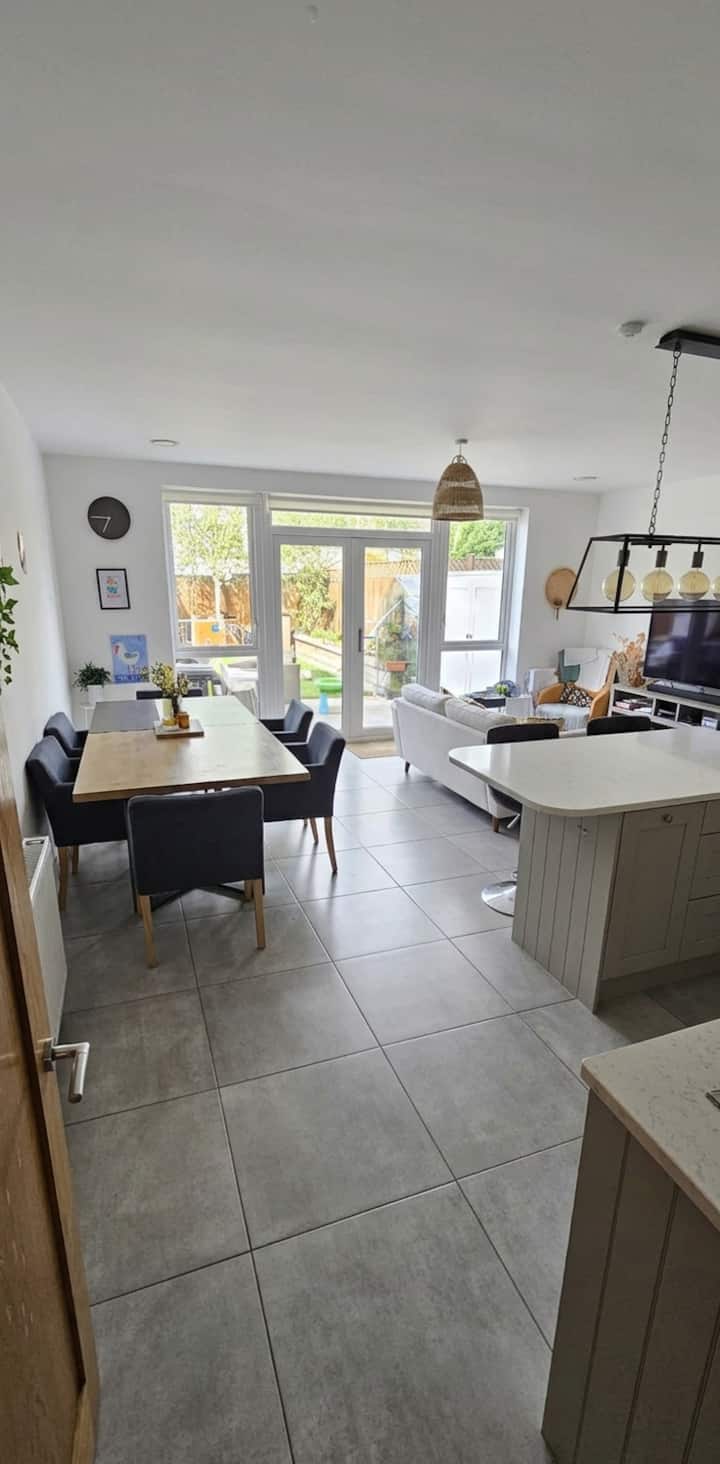 4-bed Coastal Family Home, Dún Laoghaire Pier - Dublin