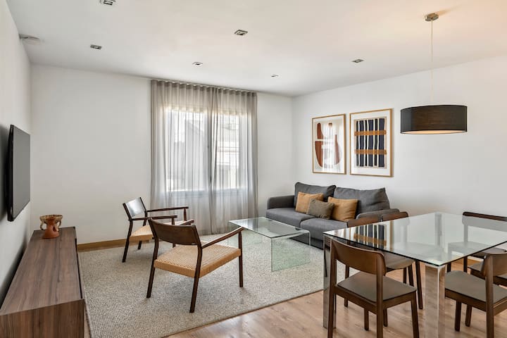 Modern and spacious apartment near to Eixample