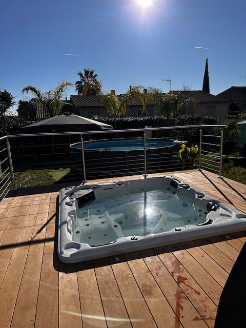 Villa with pool and hot tub 15 minutes from the beaches