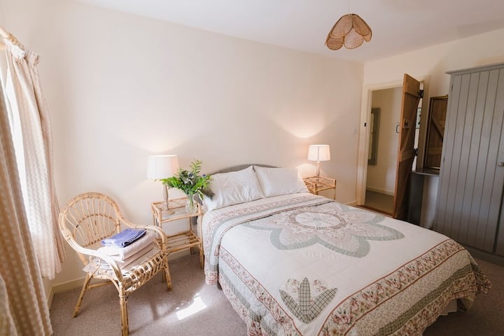 Garden Cottage Double bedroom upstairs