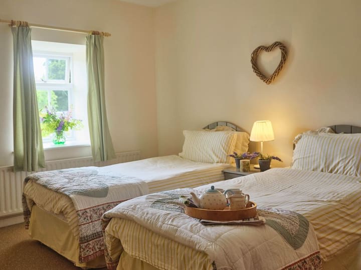 Twin room Upstairs