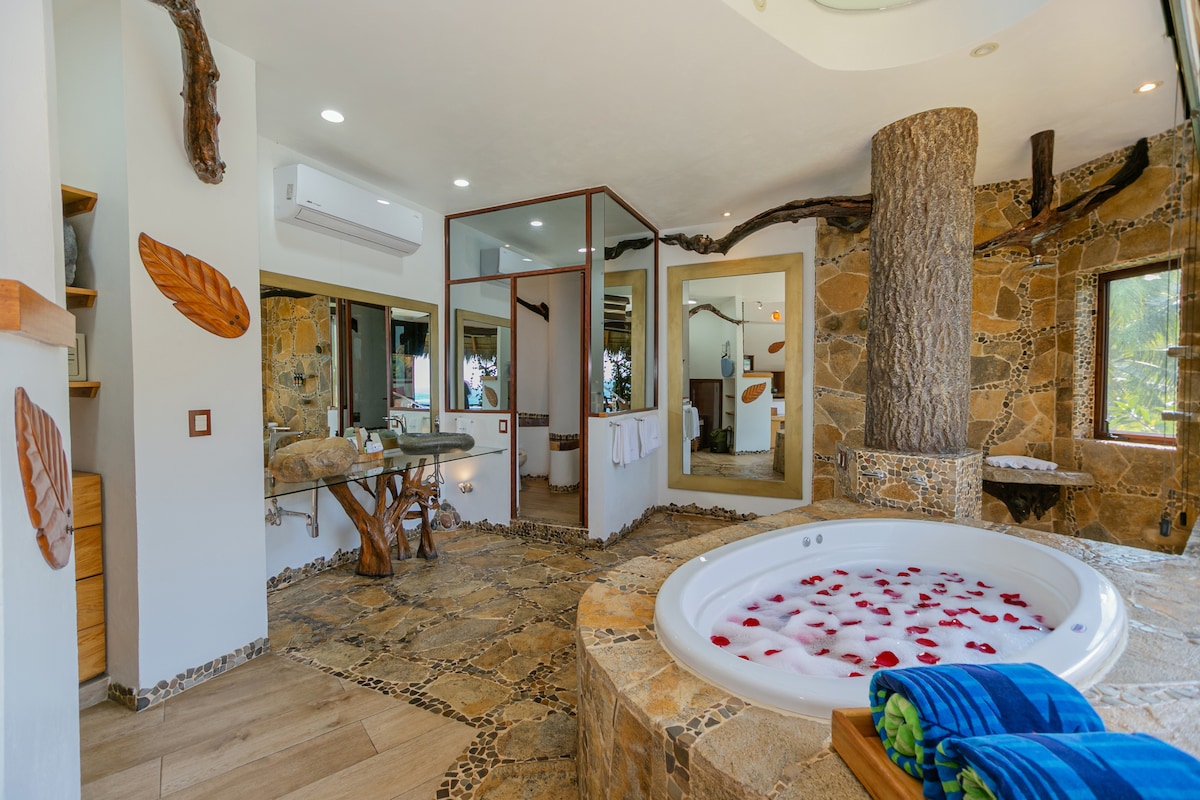 Tree Love nest suite with infinity pool. - Treehouses for Rent in
