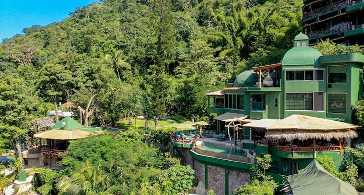 Tree Love nest suite with infinity pool. - Treehouses for Rent in