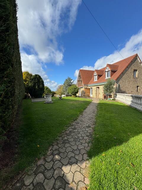 Family home in the bay of Mont-Saint-Michel