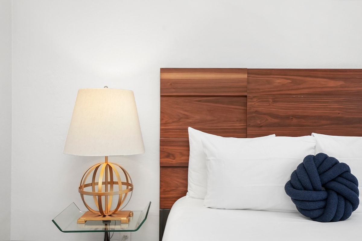 Studio with One Queen Bed, Kitchen, Sundeck