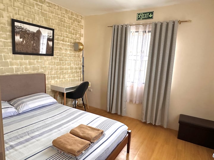 Queen size bed, for guest with 6 pax, we add 2 single bed here which can fit 4 pax (1 queen and 2 single bed)

With Blockout curtains 