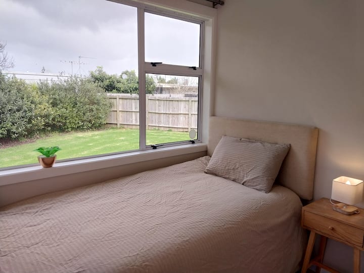 spálňa 4(1):     
Jednolôžková izba: manželská posteľ 
Jednolôžková izba: veľké jednolôžko s dĺžkou 1,07 metra