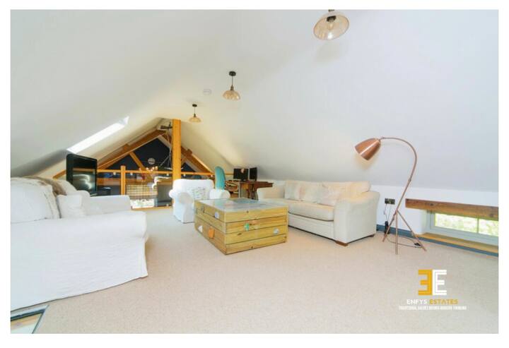 Amazing Barn Conversion & Superb Courtyard Garden - Conwy