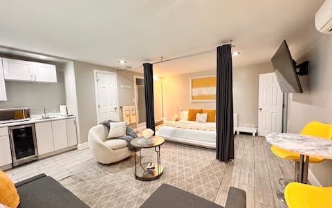 Private Near LAX SoFi Free Onsite Parking King Bed