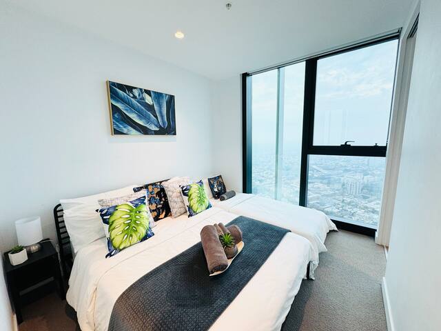 HighestBuildingCBD#TopFloor#SkyView@Lvl75#FreePark gallery image 2