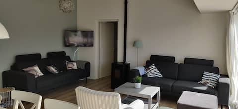 Successful Airbnb property: Beautiful home right on the Veerse Meer with sauna in Kamperland