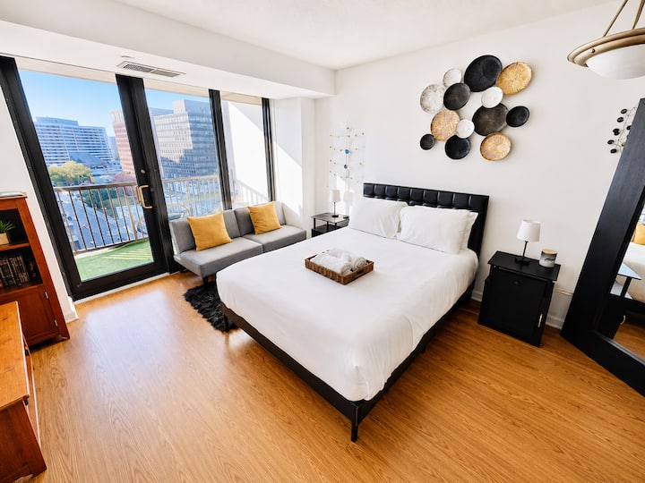Comfortable 12" queen bed, making a total of 2 queen beds in the residence.