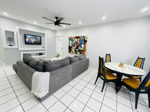 Perfect Spot@Downtown Walking Distance w/Parking