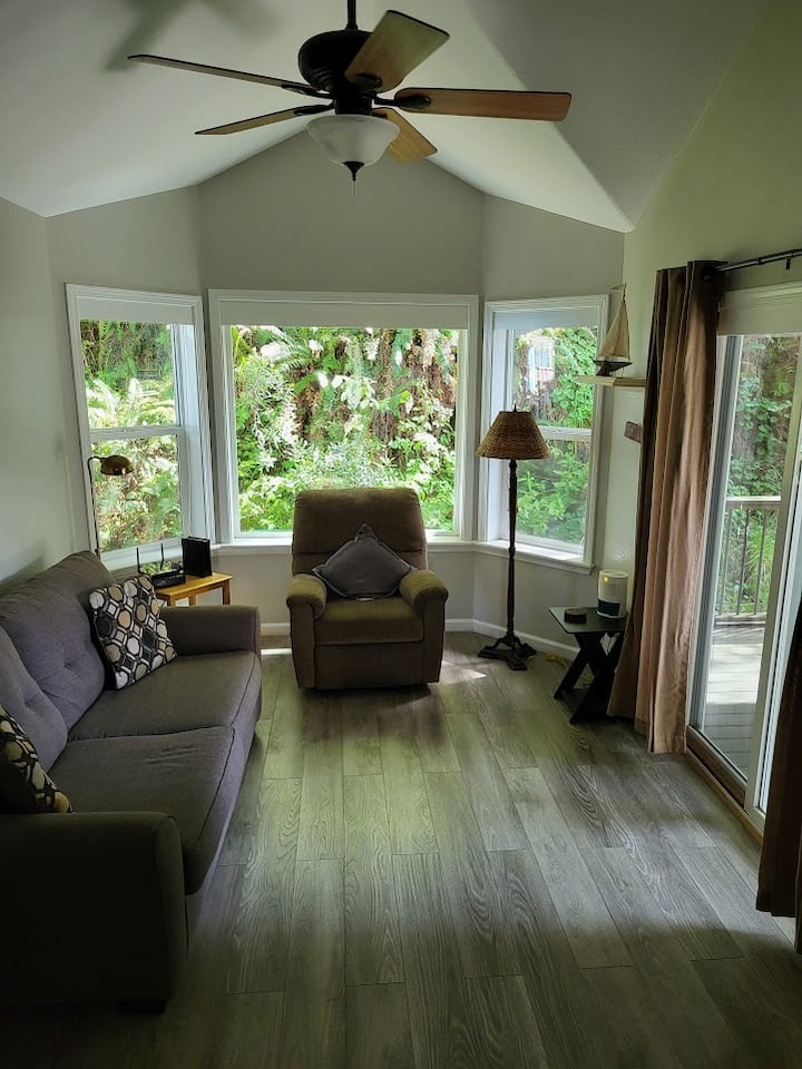 Hillside Cottage With Hot Tub (Cottage 22) - Gold Beach, OR