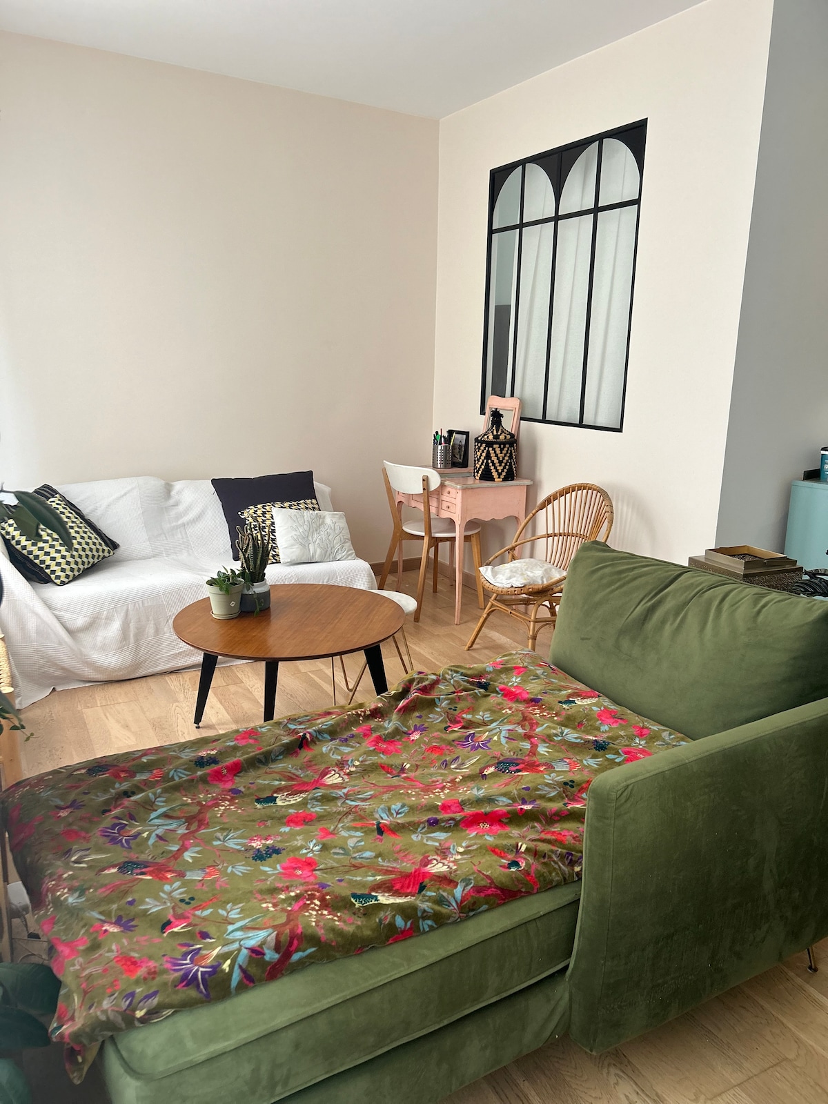 Successful Airbnb property: Entire apartment, 1 large bedroom & large living room in Paris 3e Arrondissement