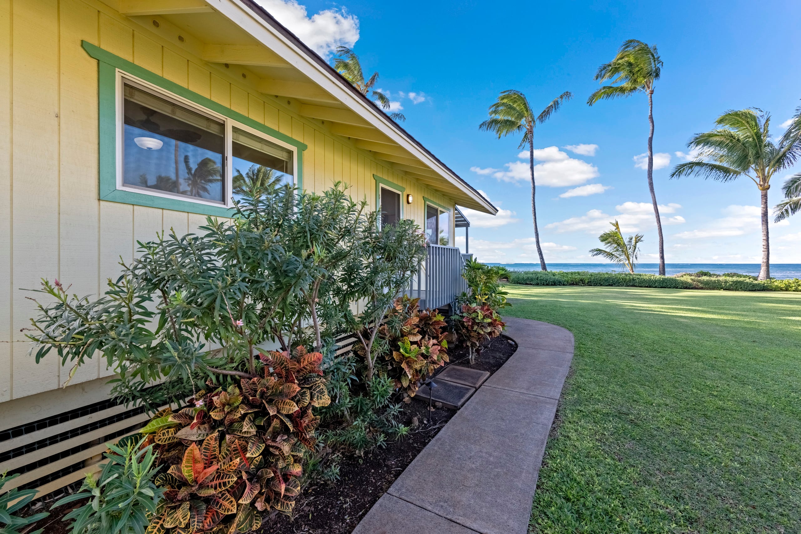 Palm Surf Bungalow - Photo 1