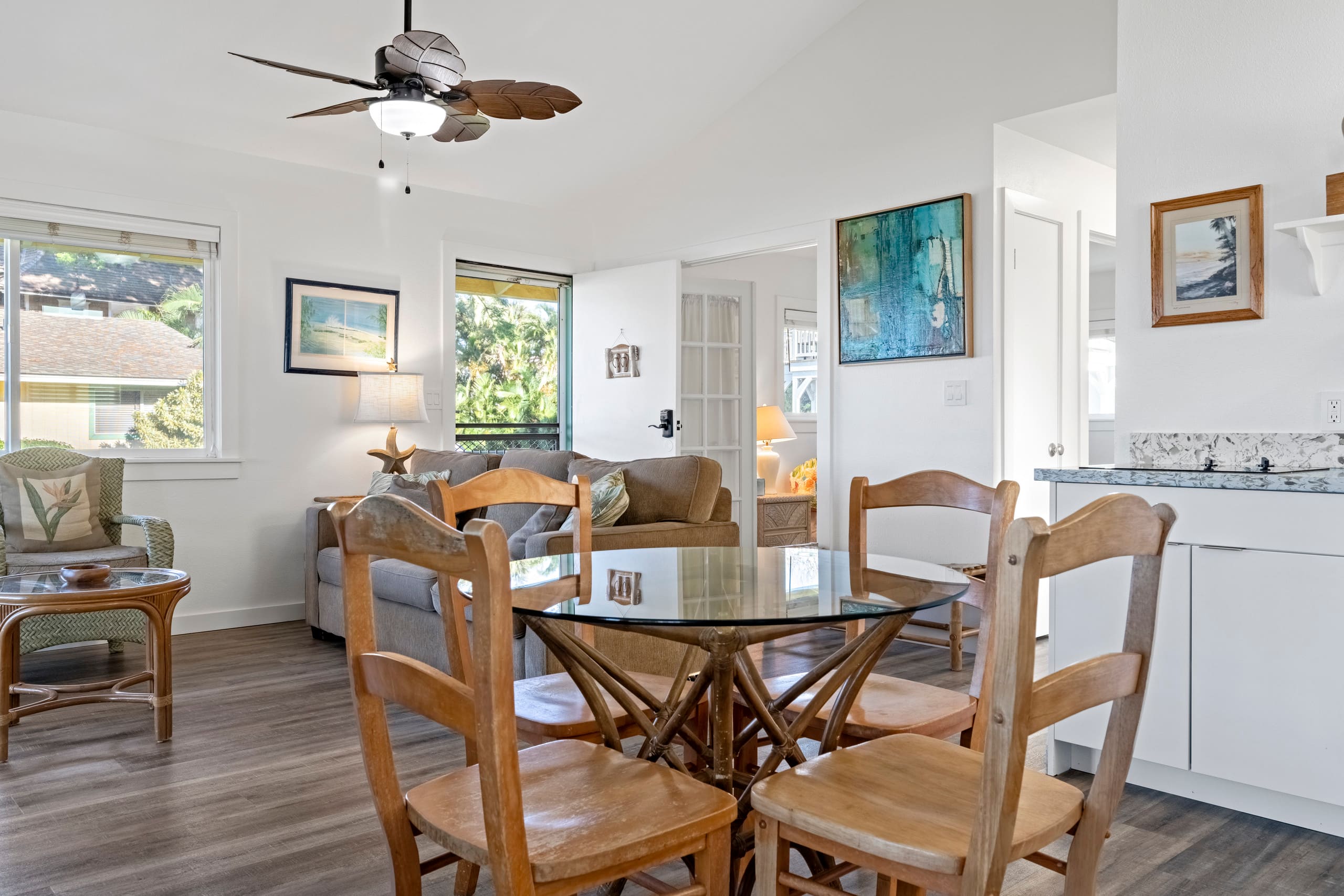 Palm Surf Bungalow - Photo 8