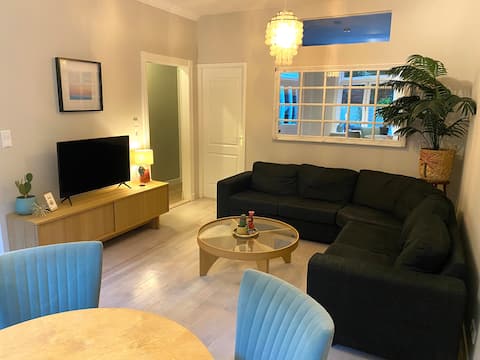 Popular Airbnb listing: Saint-Tropez in Boulevard Midden