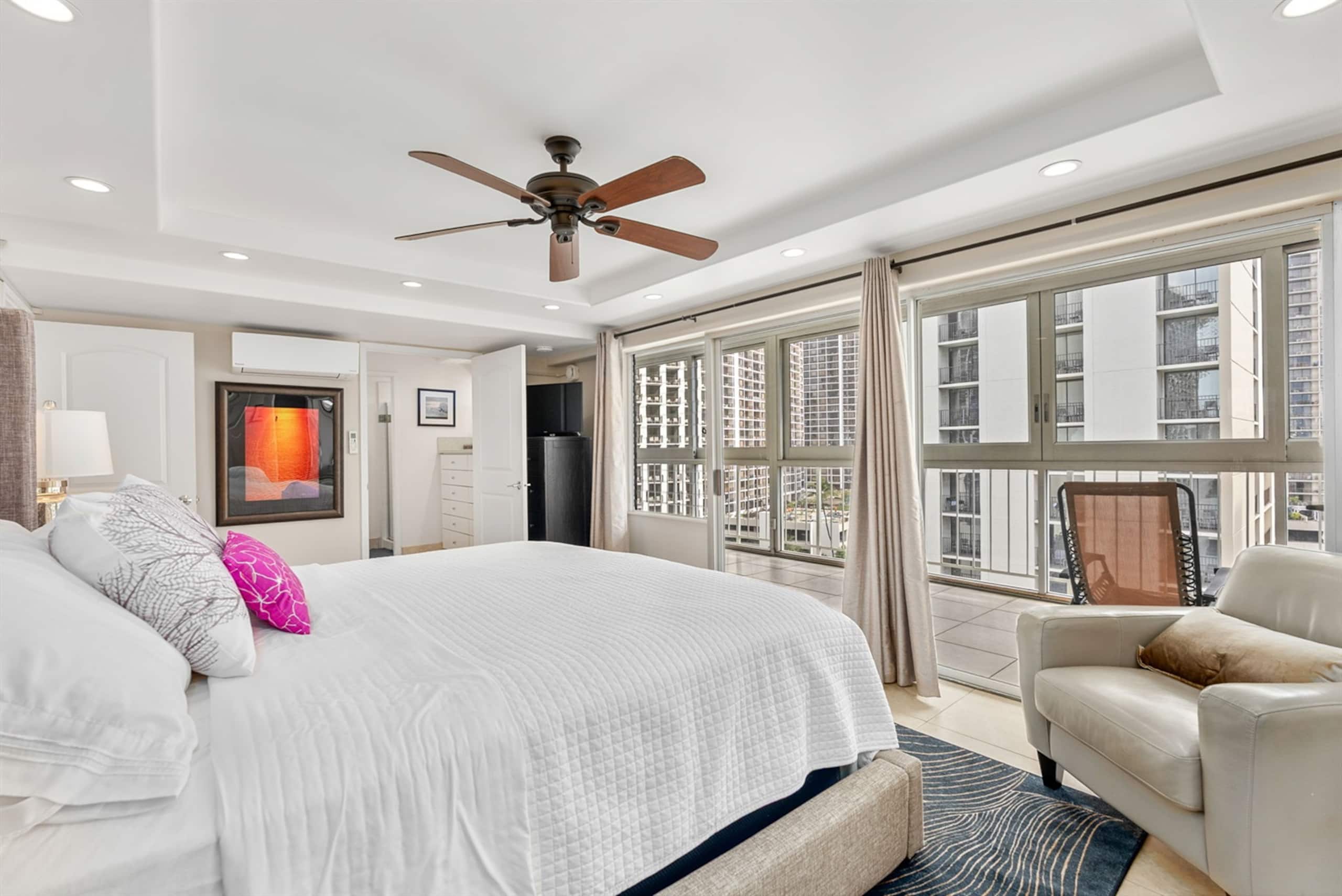 Condo in Honolulu · ★4.91 · 2 bedrooms · 4 beds · 2 baths - Image 21