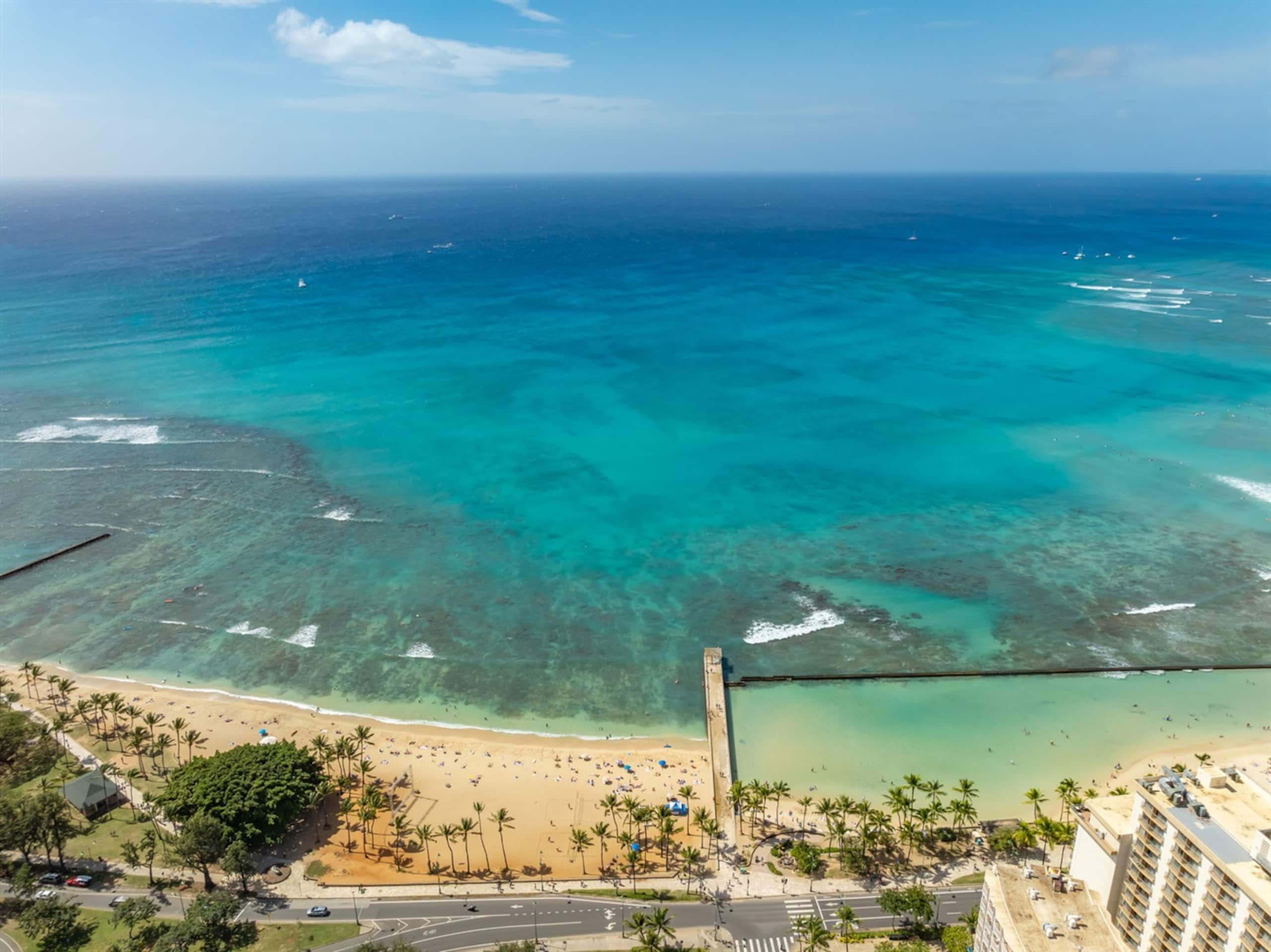 Condo in Honolulu · ★4.91 · 2 bedrooms · 4 beds · 2 baths - Image 1