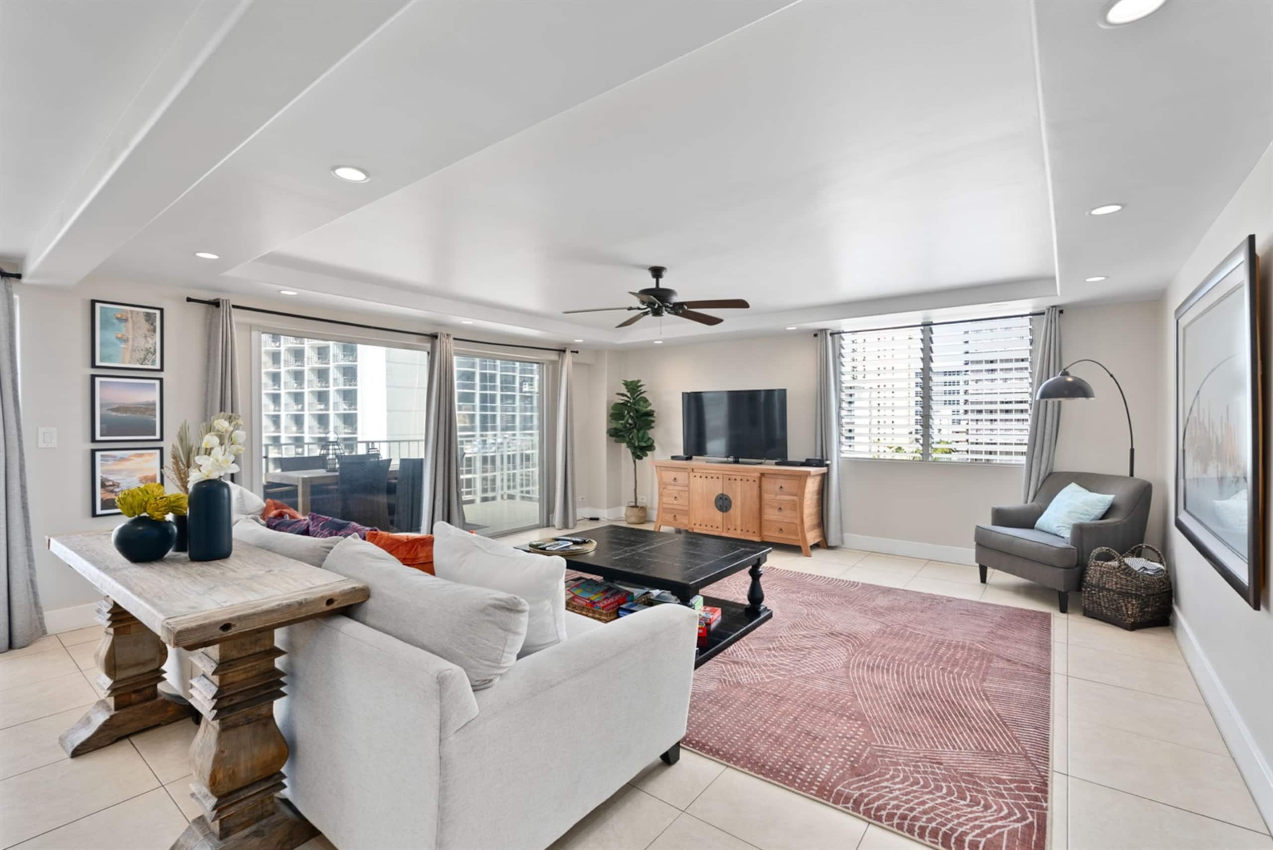 Condo in Honolulu · ★4.91 · 2 bedrooms · 4 beds · 2 baths - Image 2