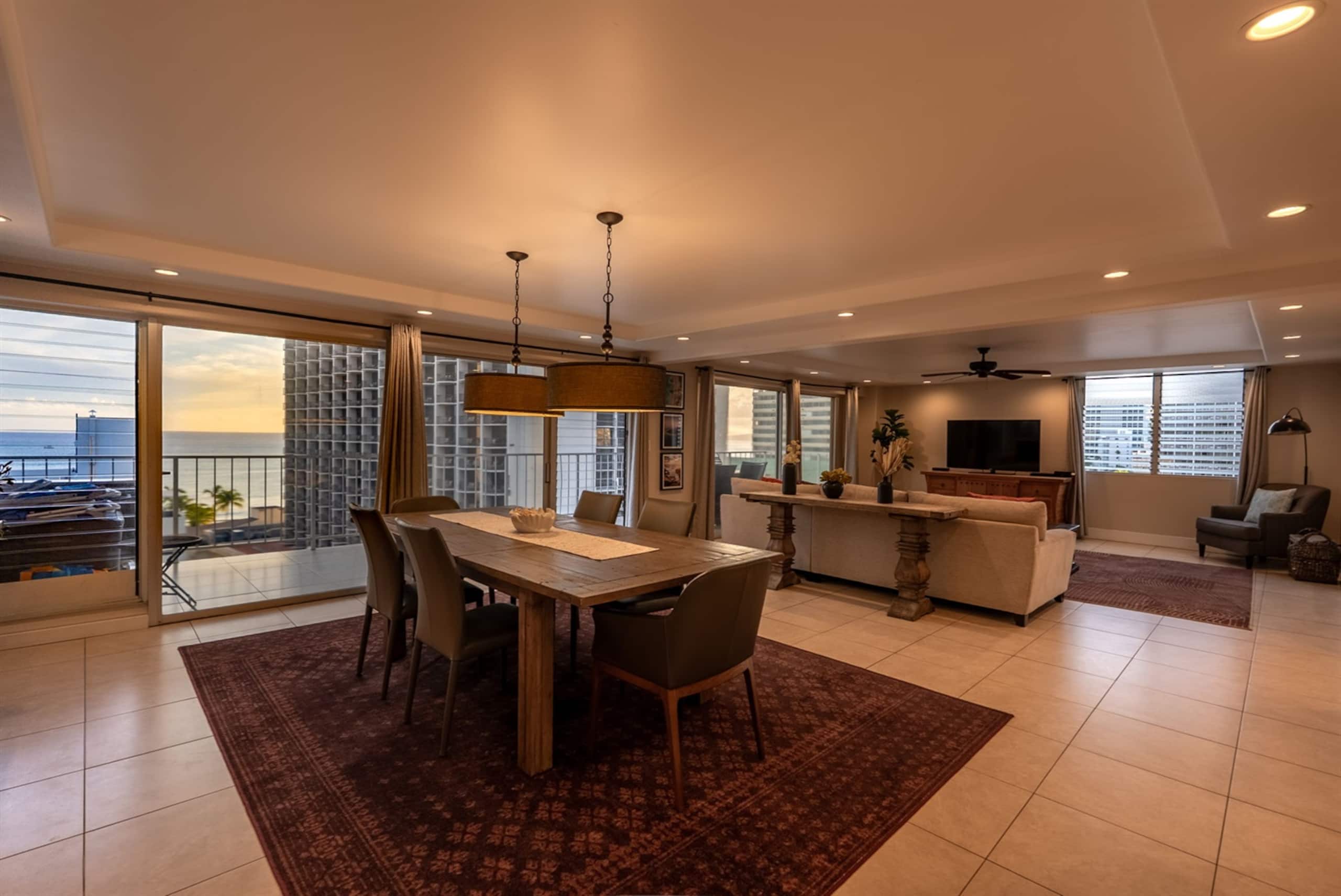 Condo in Honolulu · ★4.91 · 2 bedrooms · 4 beds · 2 baths - Image 18