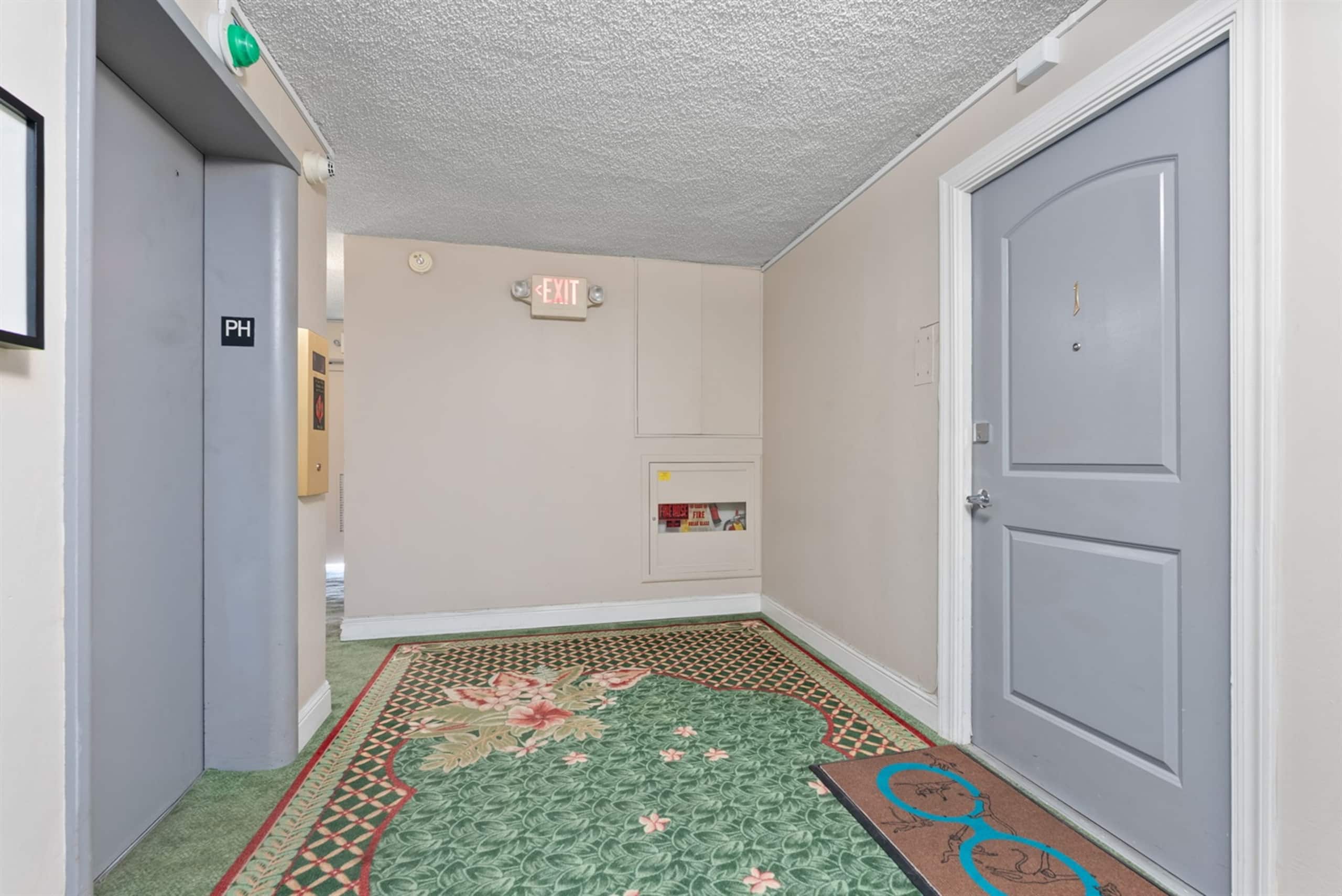Condo in Honolulu · ★4.91 · 2 bedrooms · 4 beds · 2 baths - Image 7