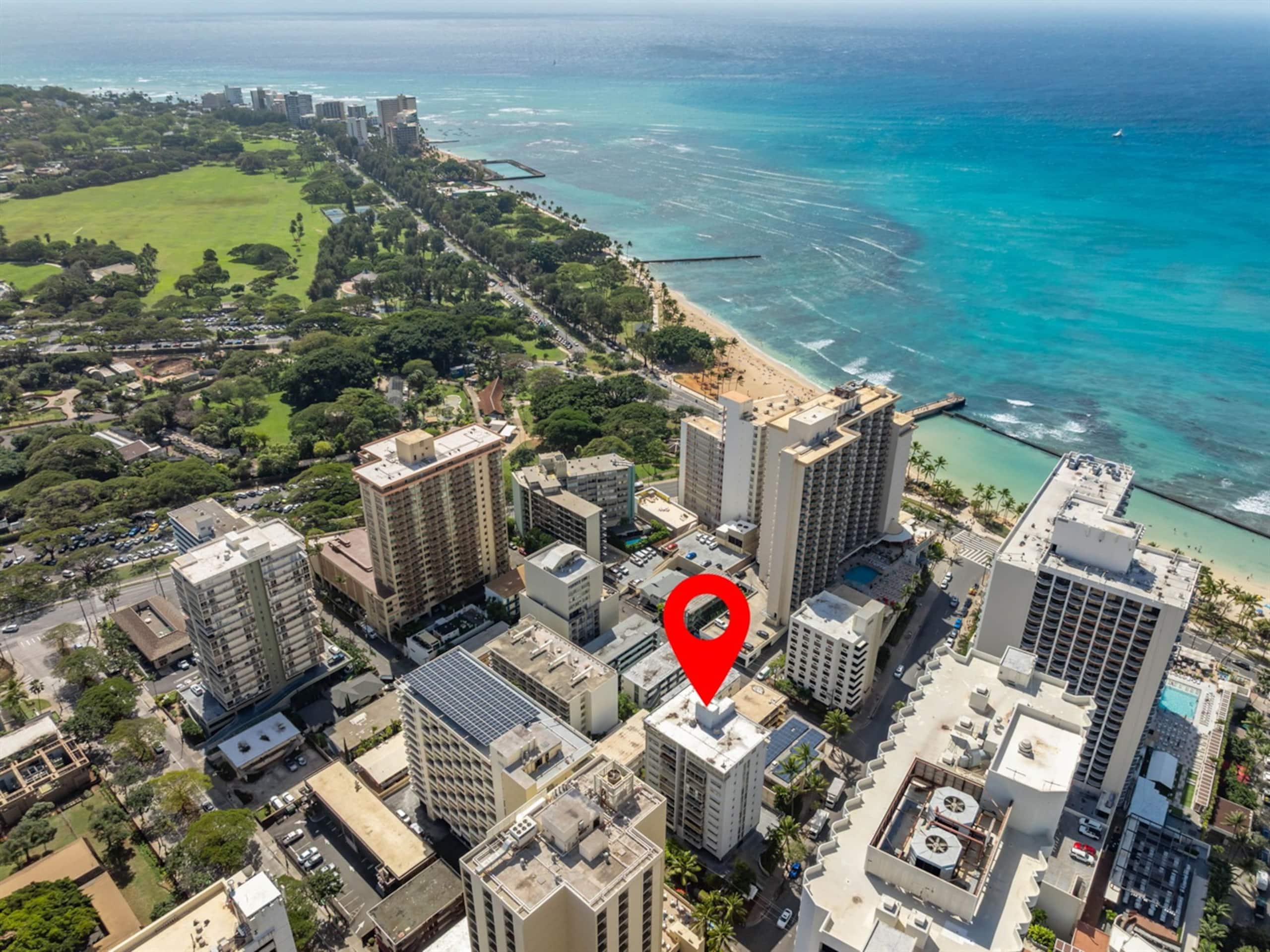 Condo in Honolulu · ★4.91 · 2 bedrooms · 4 beds · 2 baths - Image 42