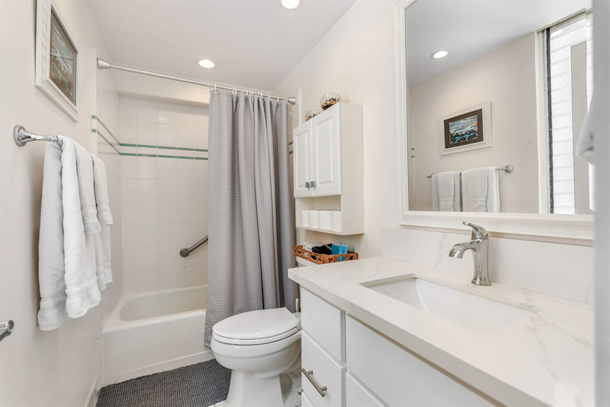 Condo in Honolulu · ★4.91 · 2 bedrooms · 4 beds · 2 baths - Image 30