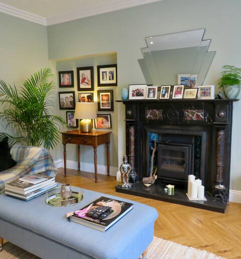 Top performing Airbnb: Elegant 1930s Townhouse Close to Sea and City. in Galway City Central