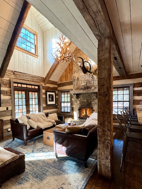 MOUNTAINAIRE LUXURY RIVER FRONT CABIN WV