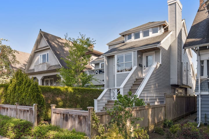 1,600 sqft Luxury Beach Home in Kitsilano gallery image 2