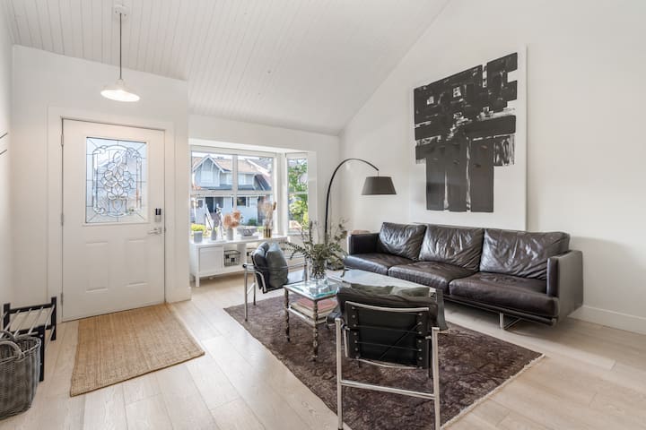 1,600 sqft Luxury Beach Home in Kitsilano gallery image 4