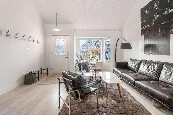 1,600 sqft Luxury Beach Home in Kitsilano gallery image 5